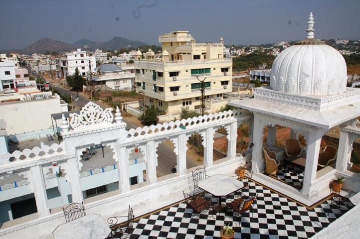 Capital O Hotel Moti Mahal Udaipur Exterior photo